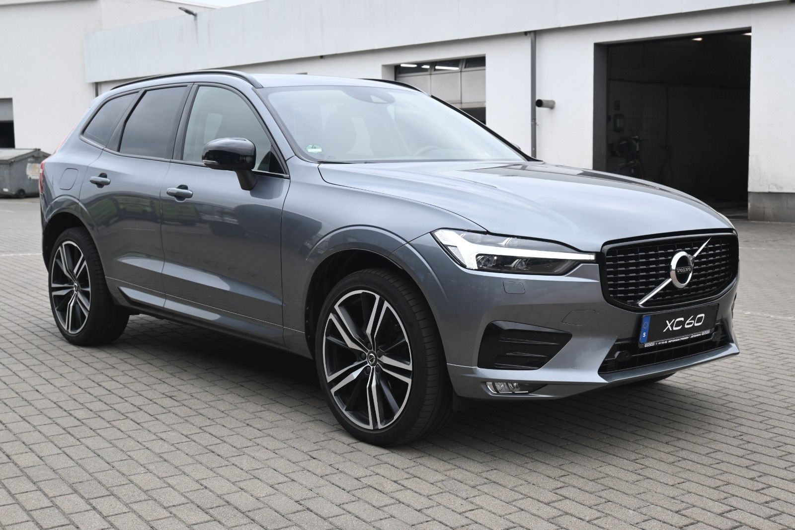 Fahrzeugabbildung Volvo XC60 B4 D AWD R Design*STDHZG*PANO*RFK*ACC