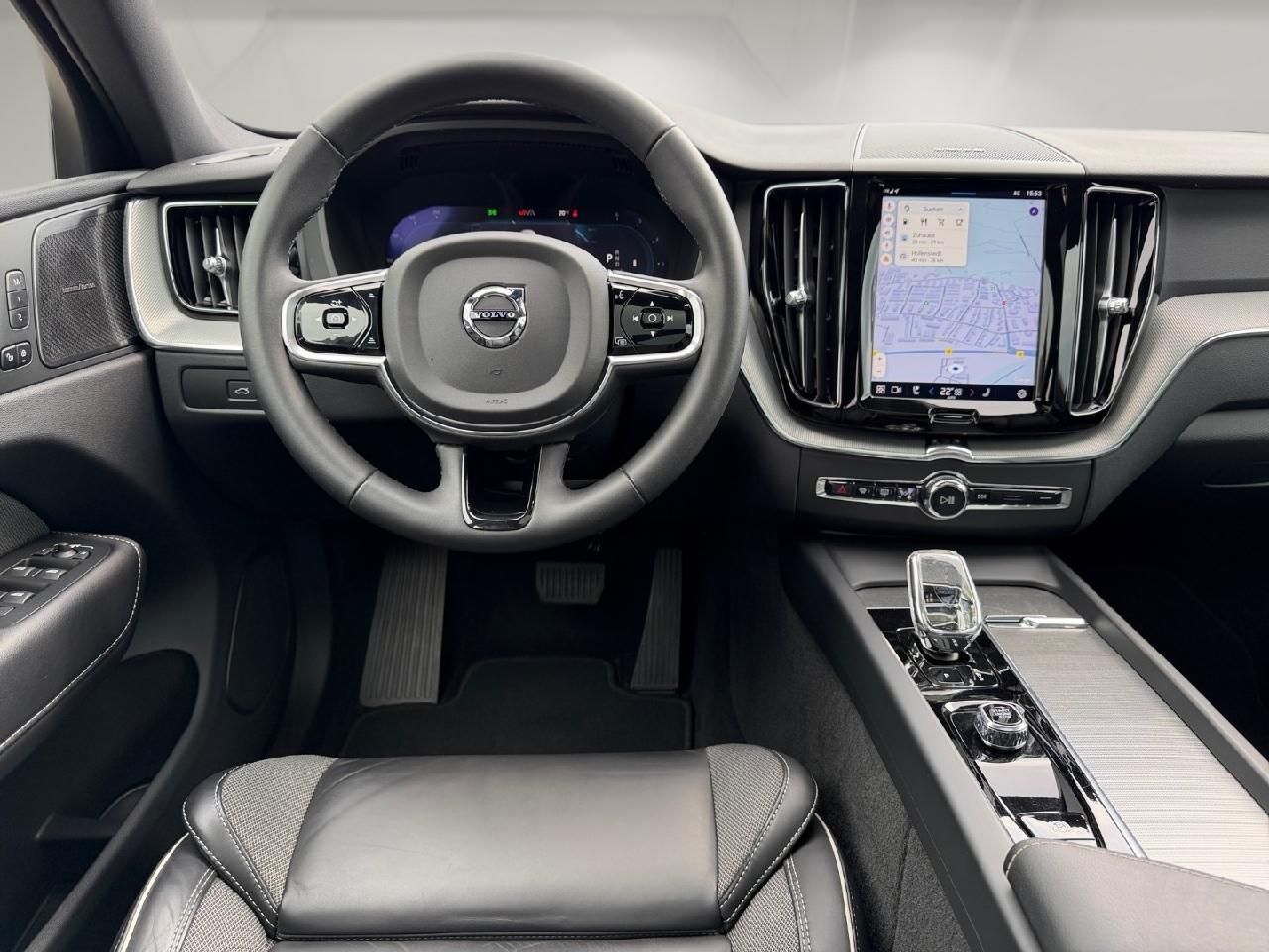 Fahrzeugabbildung Volvo XC60 B4 Diesel Plus Dark 2WD