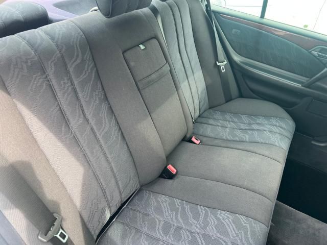 MERCEDES-BENZ E 200 Bild 14
