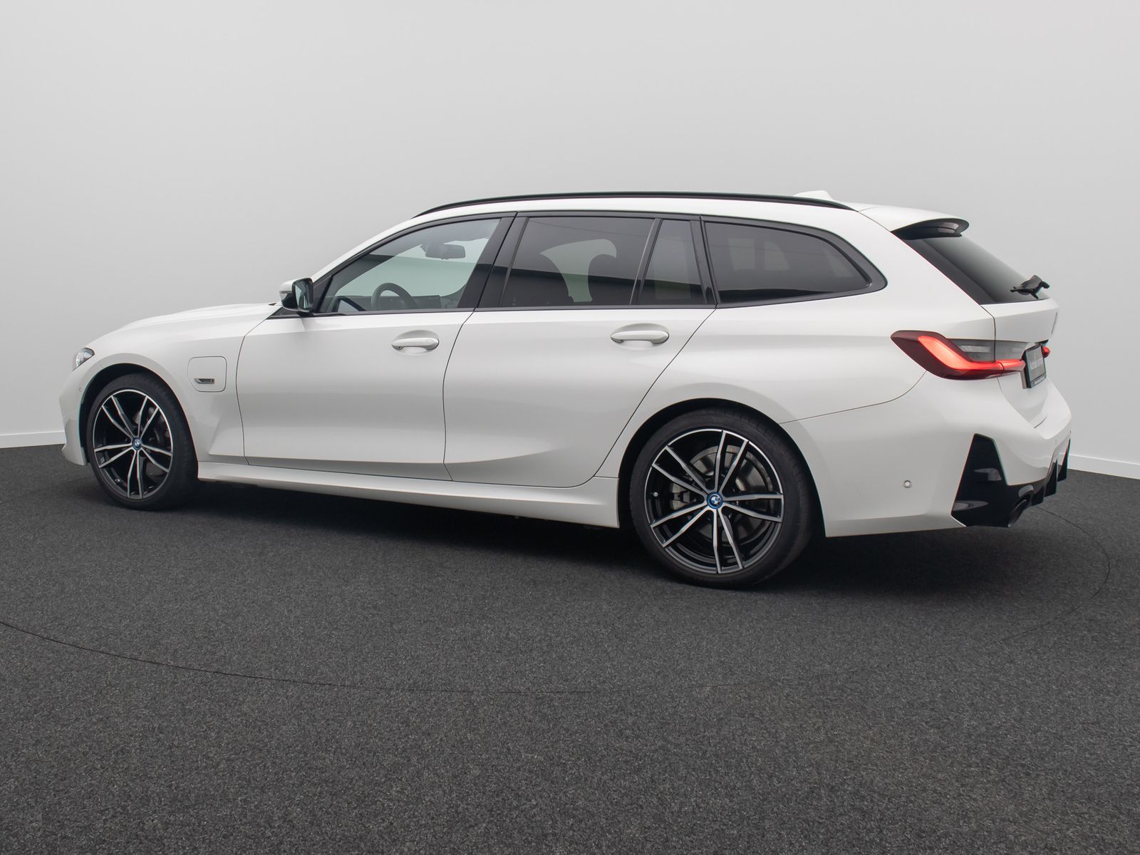 Fahrzeugabbildung BMW 330e M Sport HUD H/K DAB Kamera Alarm AHK 19Zoll