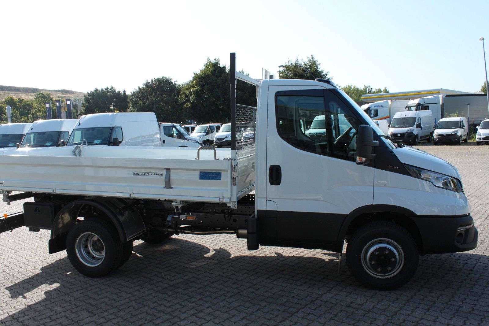 Fahrzeugabbildung Iveco Daily 70 C 18H Meiller Dreiseitenkipper Trigeniu