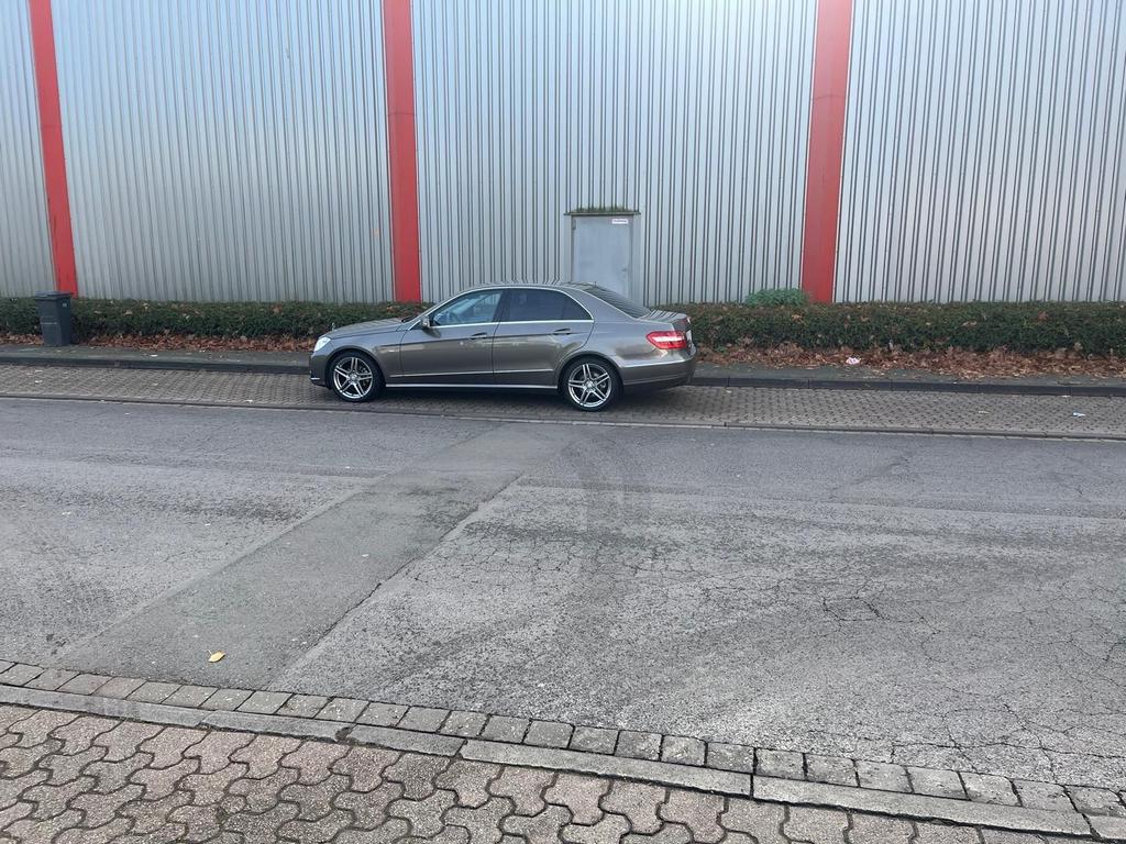 Mercedes-Benz E 220
