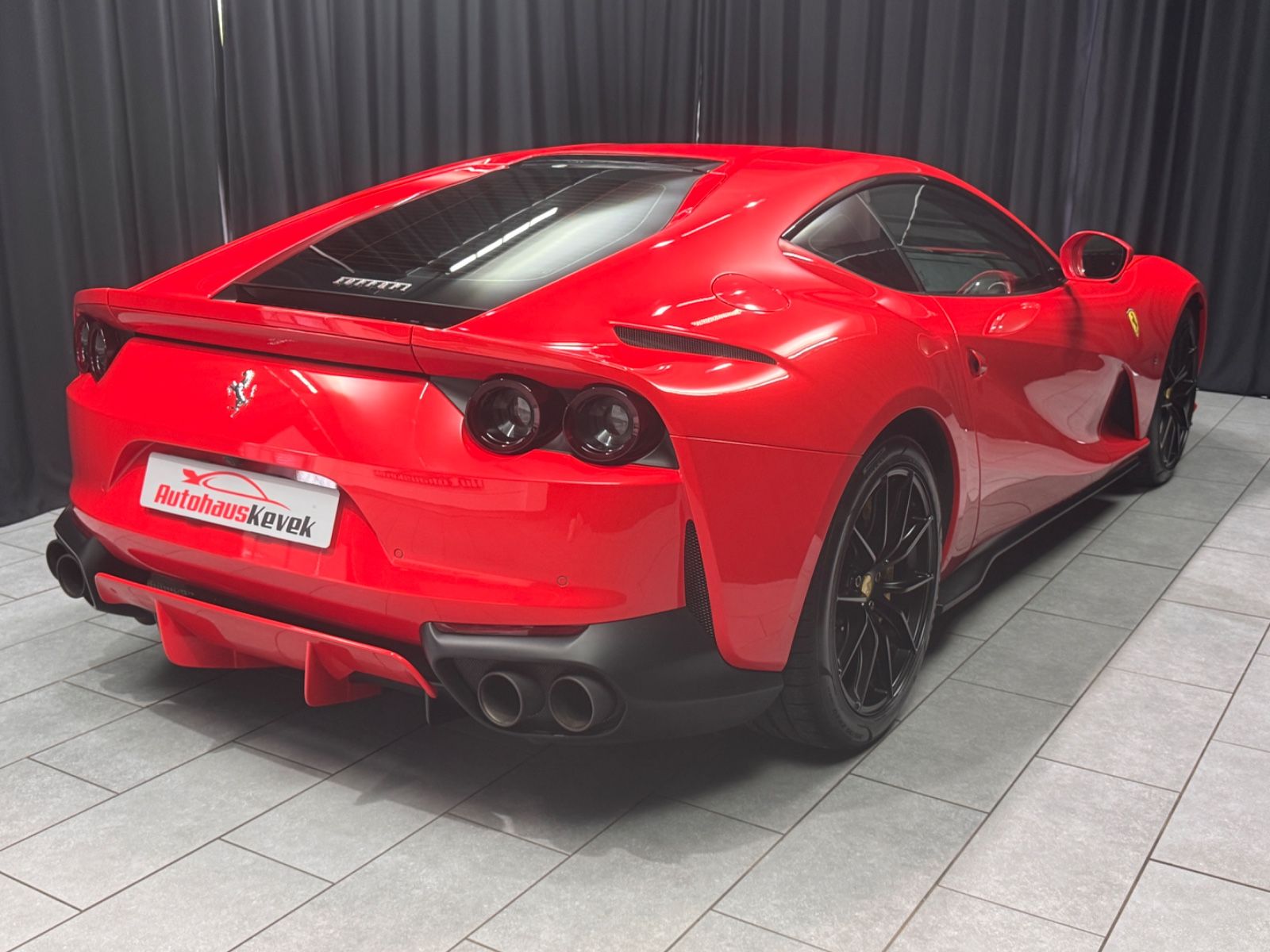 Fahrzeugabbildung Ferrari 812 Superfast|CARBON-SCHALENSITZE|360"KAMERA|ACC