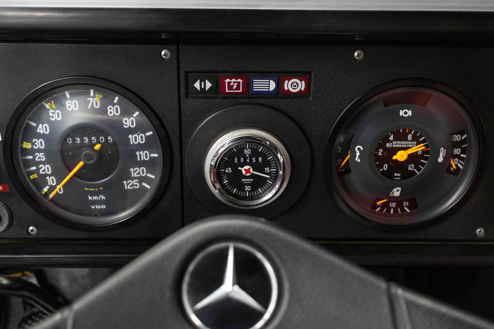 Fahrzeugabbildung Mercedes-Benz LP 813 2x4 TLF8/18  FEUERWEHR
