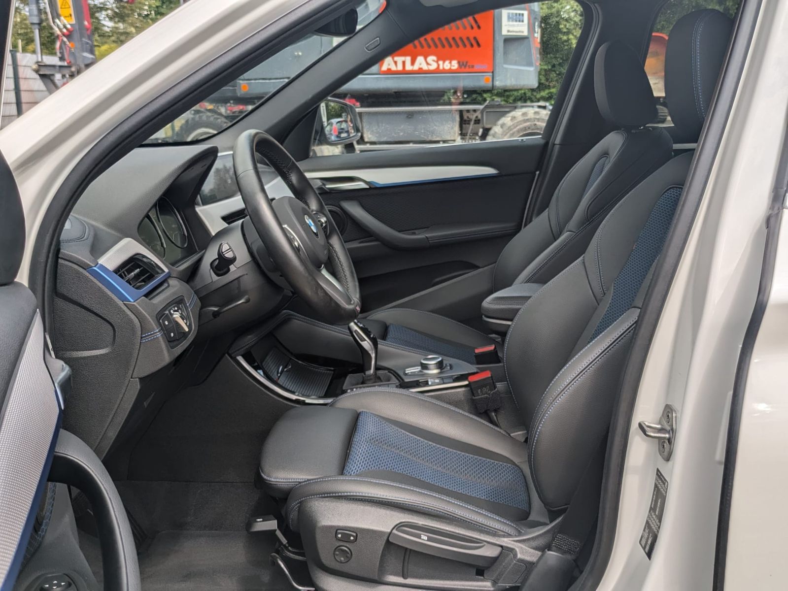 Fahrzeugabbildung BMW X1 20 i M-Sport sDrive ACC/AHK/LED/KAMERA