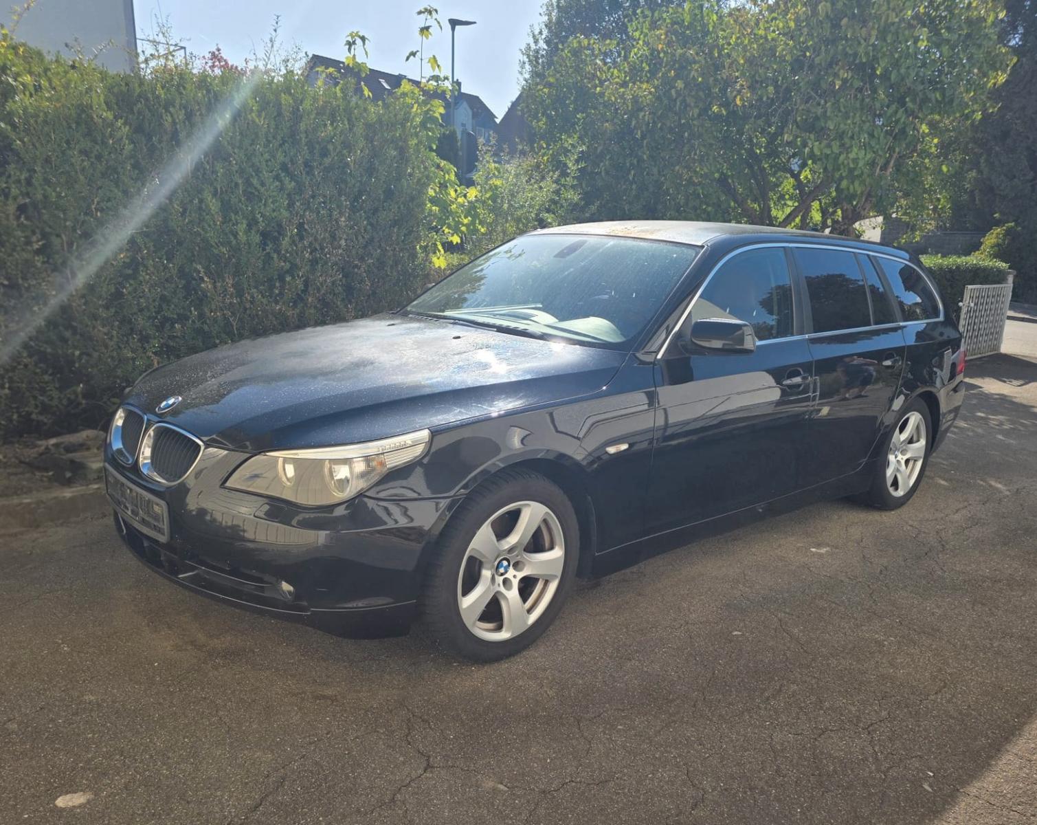 BMW 530 2005 — вигляд ззаду