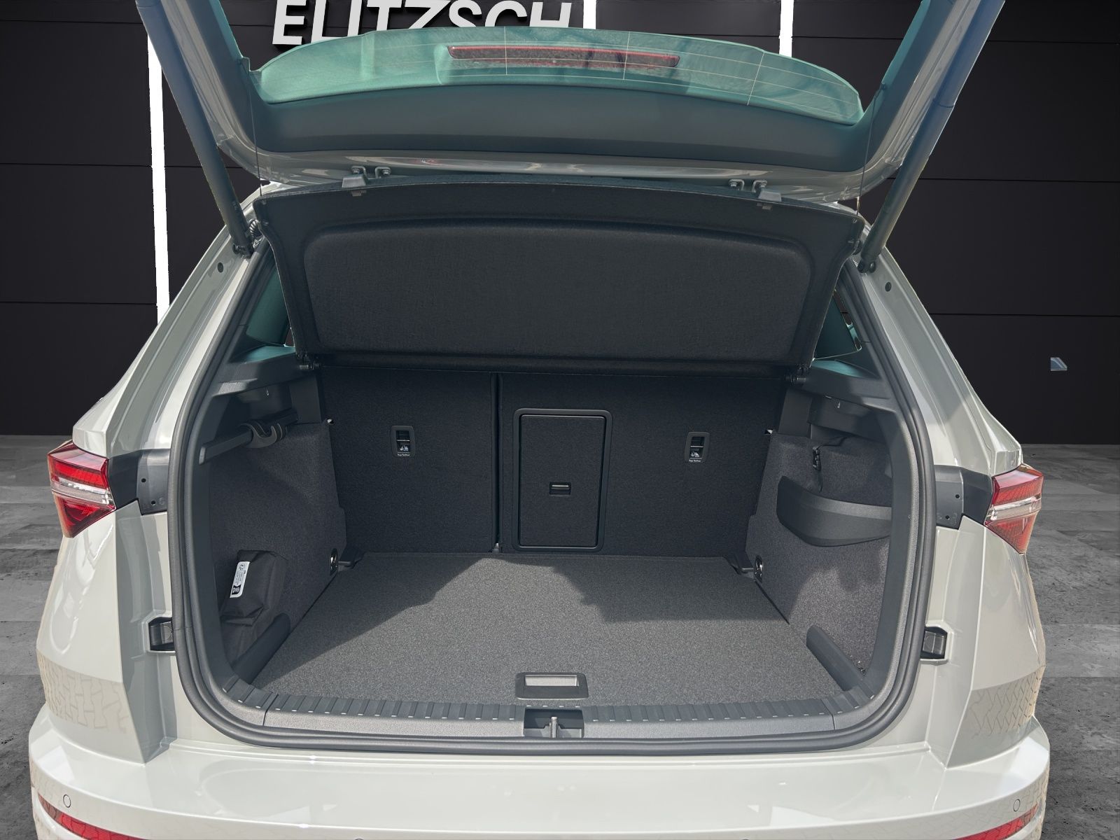 Fahrzeugabbildung SKODA Karoq 2.0 TSI Sportline 4x4 AHK MATRIX ACC