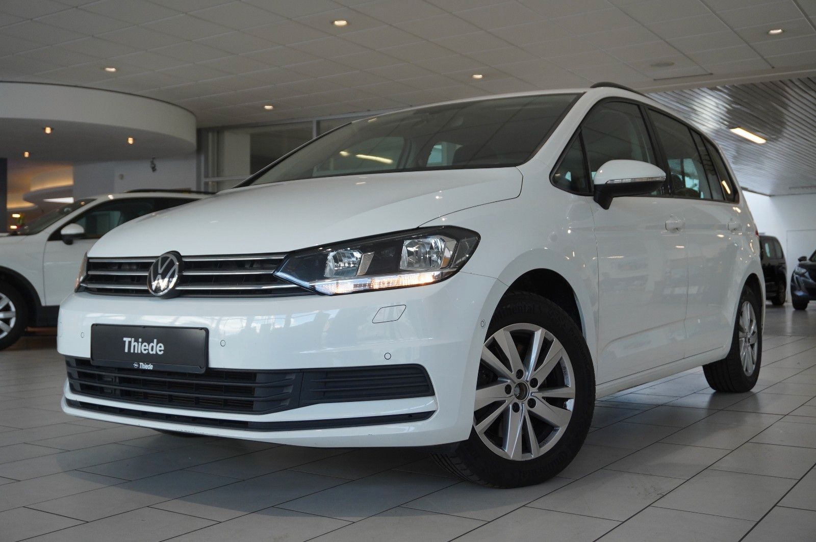 Fahrzeugabbildung Volkswagen Touran 2.0 TDI COMFORTLINE DSG NAVI/SH/ACC/DAB+