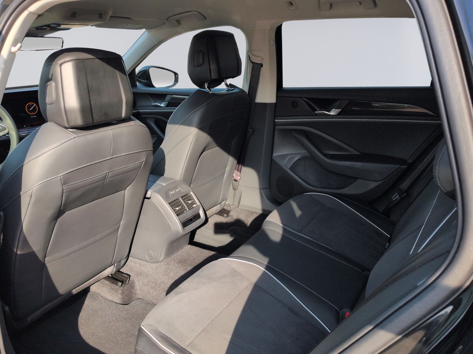 Passat 1.5 eTSI DSG Business KAMERA+AHK+NAVI