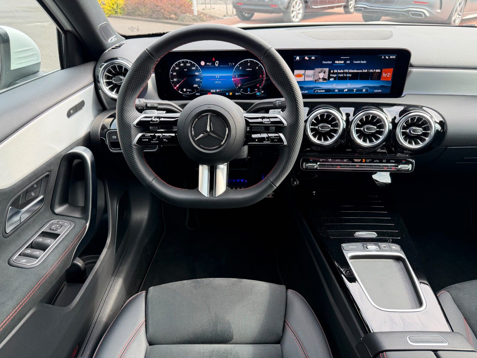 Fahrzeugabbildung Mercedes-Benz A 220 d AMG BURM+AHK+360°+MBEAM+TOTW+DISTR