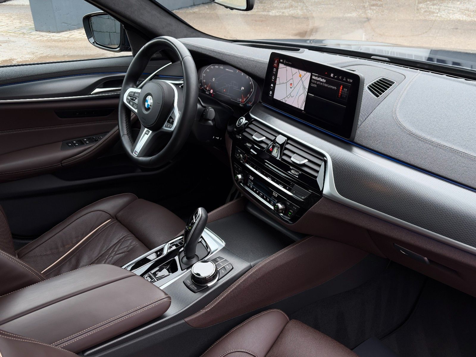 Fahrzeugabbildung BMW M550i xDr M Sport Pro Laser HuD 360° StdHzg GSD