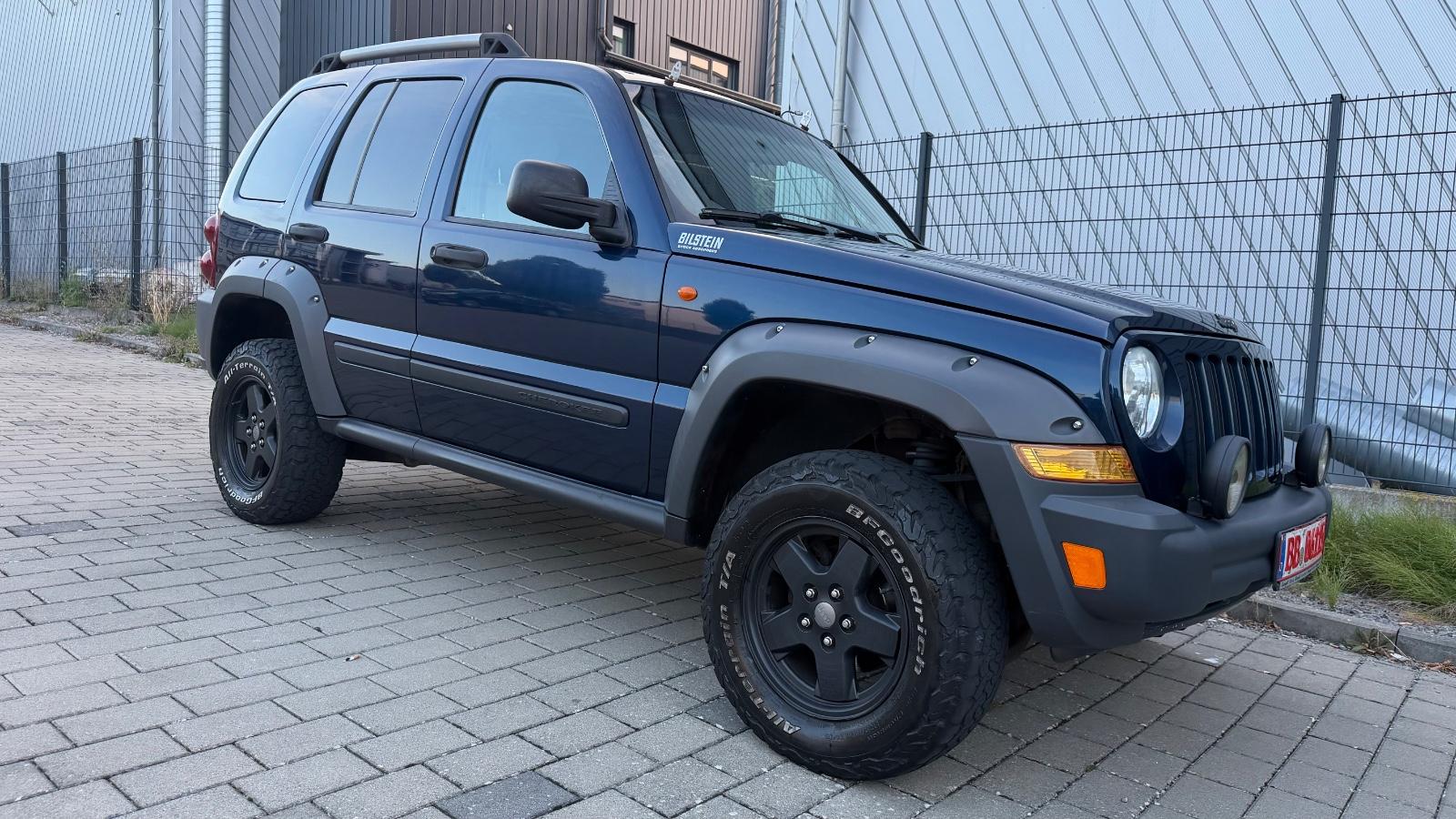 Jeep Cherokee 2005 — вигляд ззаду