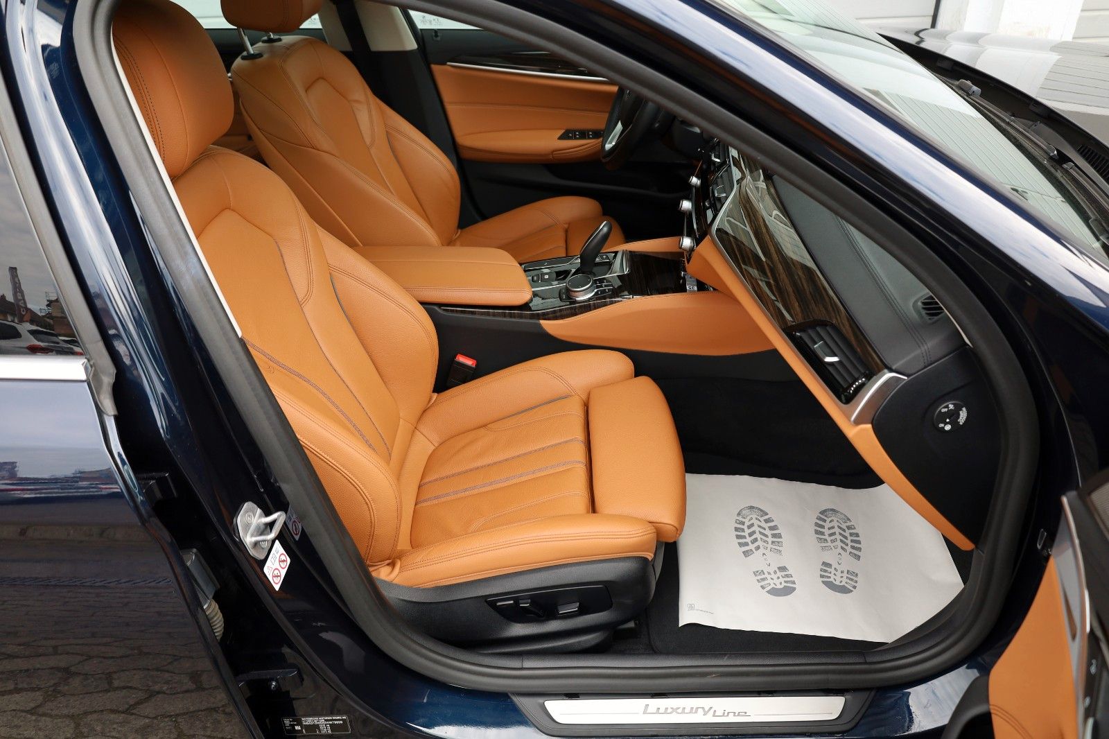 Fahrzeugabbildung BMW 520 d xDrive Lim. Luxury,Leder,Navi,Kamera,SD,SH