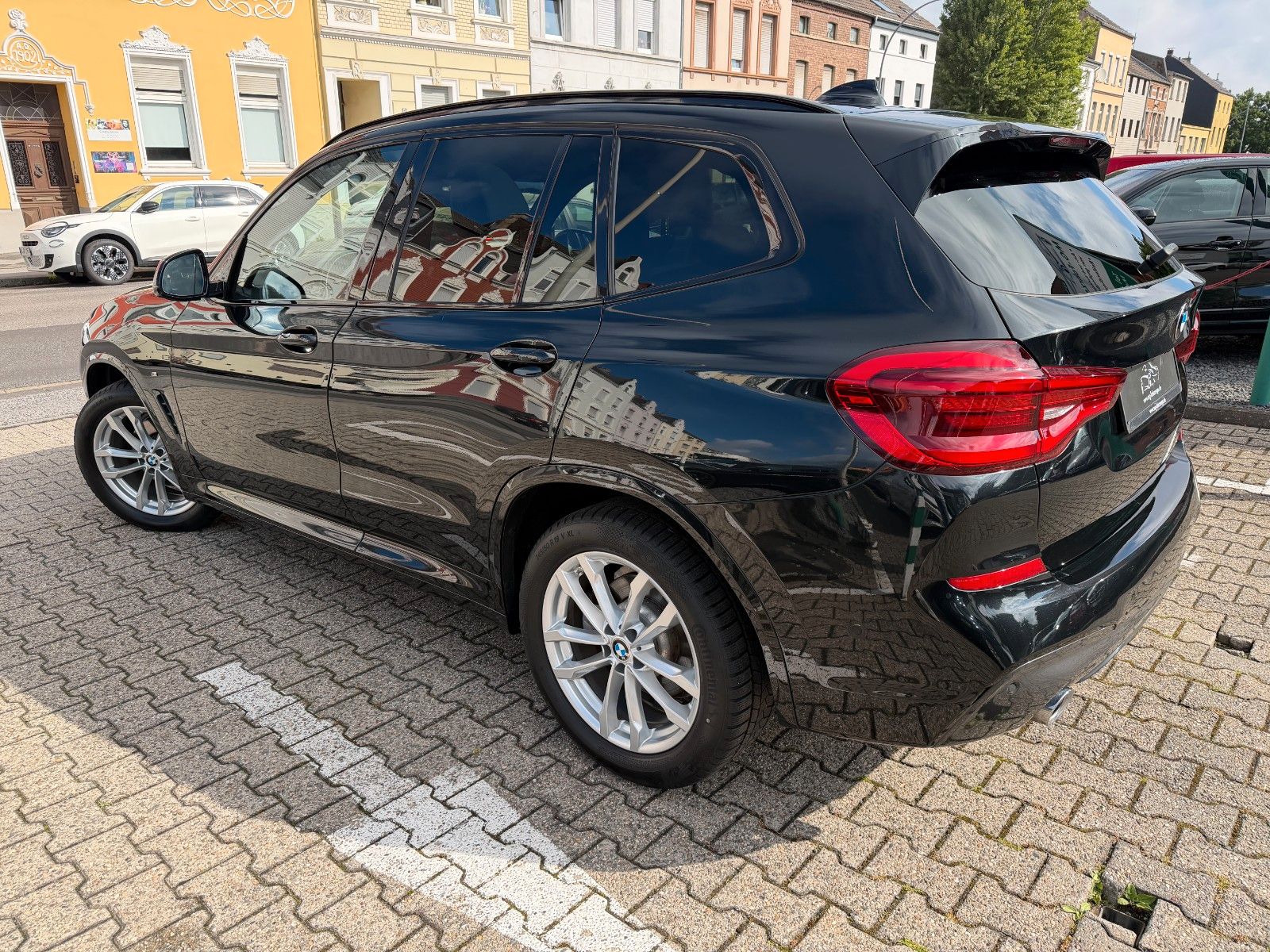 Fahrzeugabbildung BMW X3 xDrive 20 d M SPORT HUD AHK LEDER PANO D-KEY