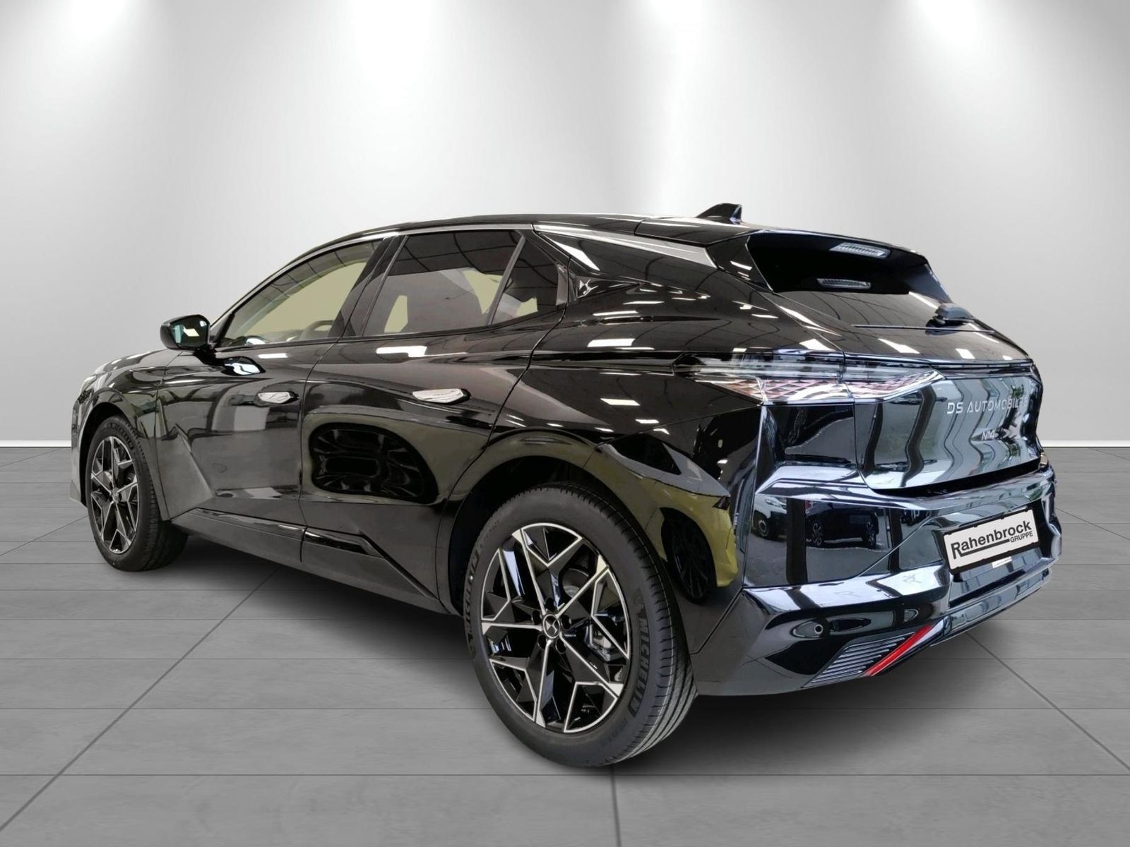 DS Automobiles Nº4 ÉTOILE Alcantara HYBRID 145 PS imagem 3