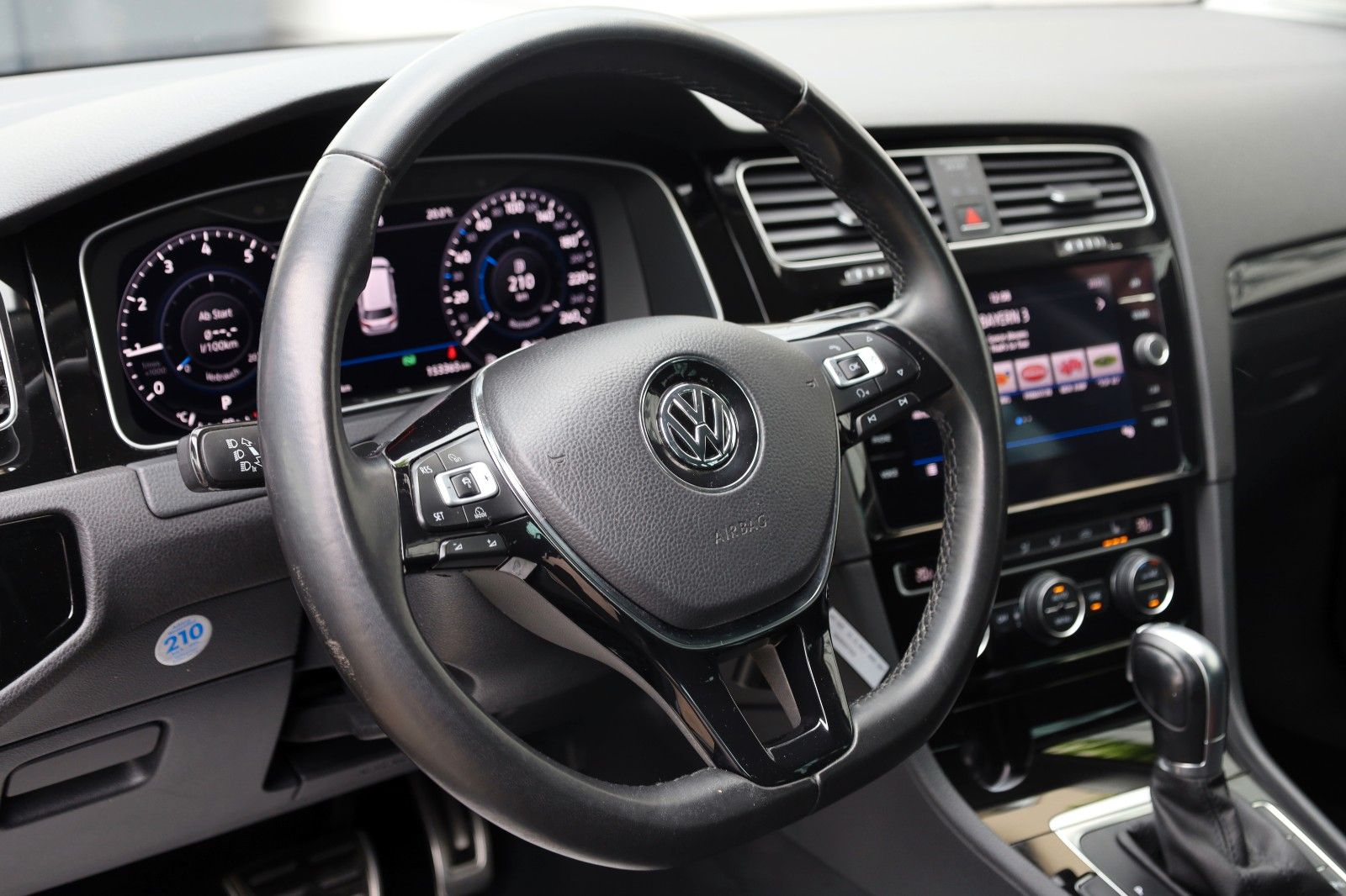 Fahrzeugabbildung Volkswagen Golf VII Variant Sound R Line ACC,LED,SH,Kamera