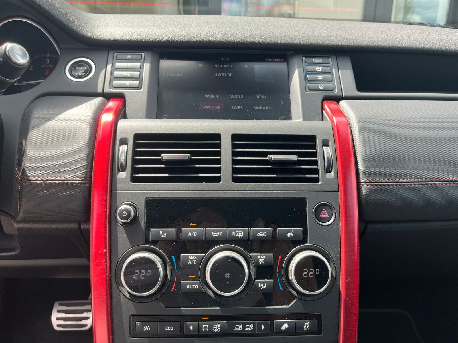 Fahrzeugabbildung Land Rover Discovery Sport SE AWD