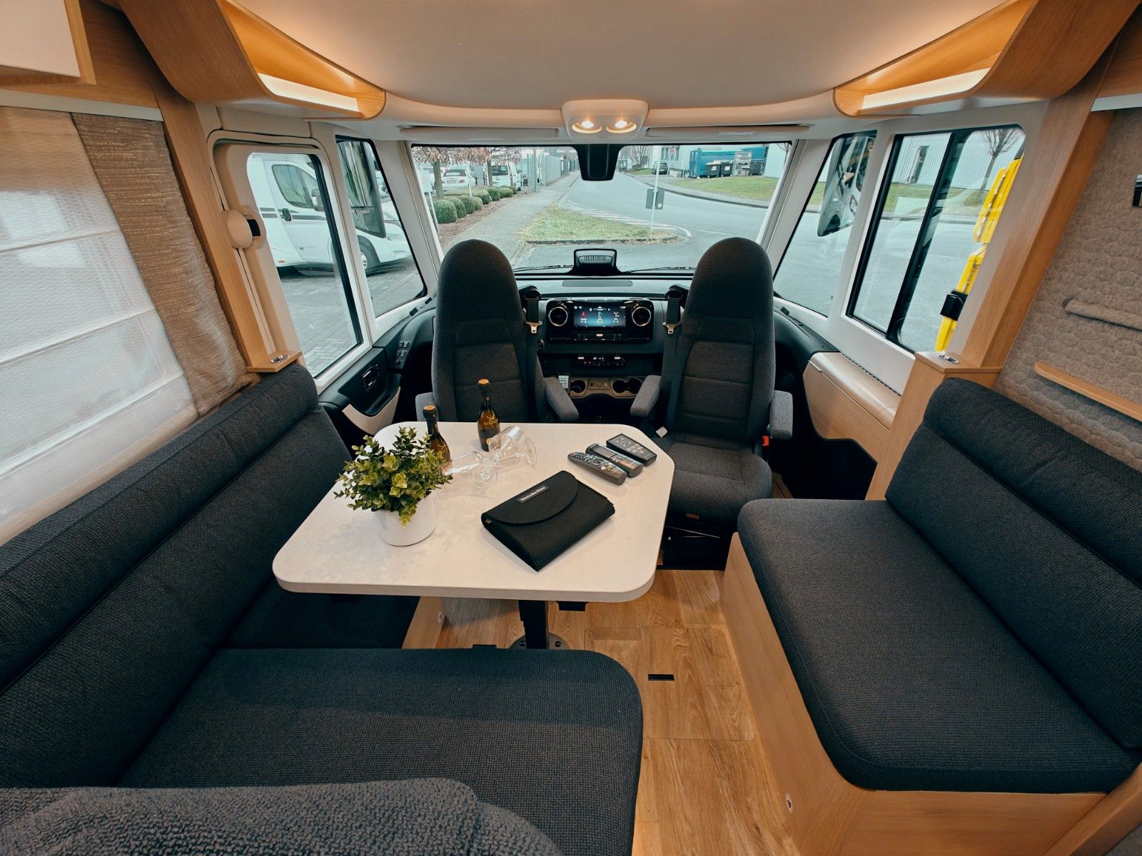 Fahrzeugabbildung HYMER / ERIBA / HYMERCAR B-KLASSE ML I 880 - NEU! MODELL 2025 - MEGA VOLL