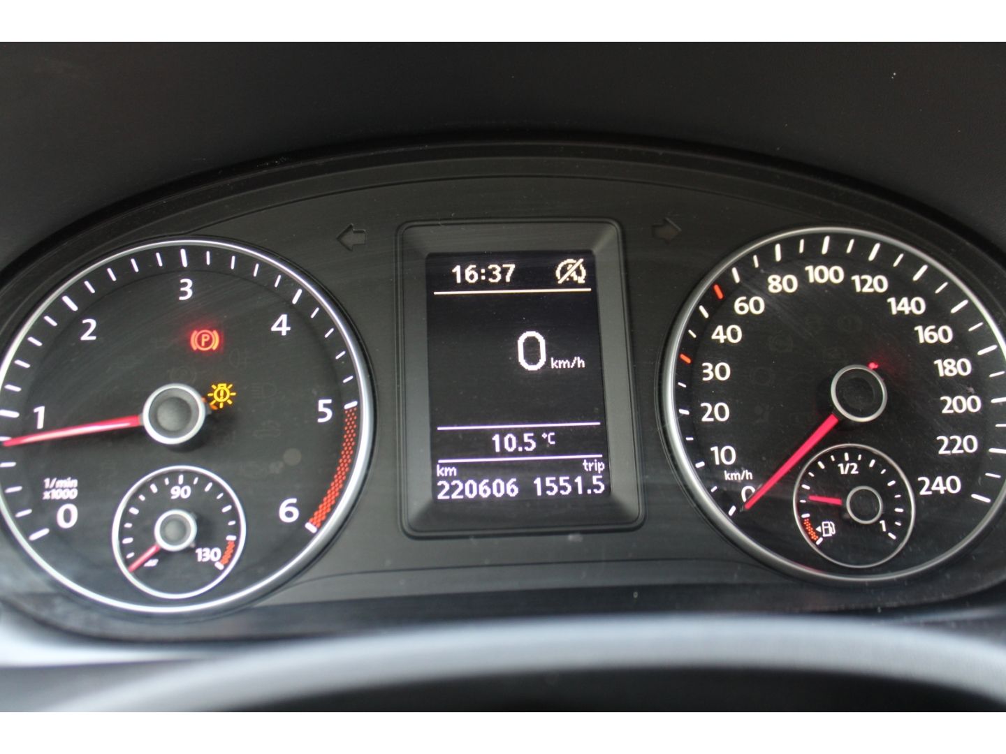 Fahrzeugabbildung Volkswagen Caddy Kombi Cross BMT AHK-abnehmbar Mehrzonenkli