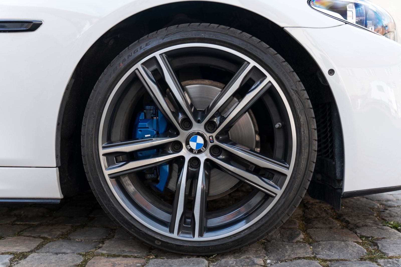 Fahrzeugabbildung BMW 550I M-SPORTPAKET HUD H&K LED KAM ACC