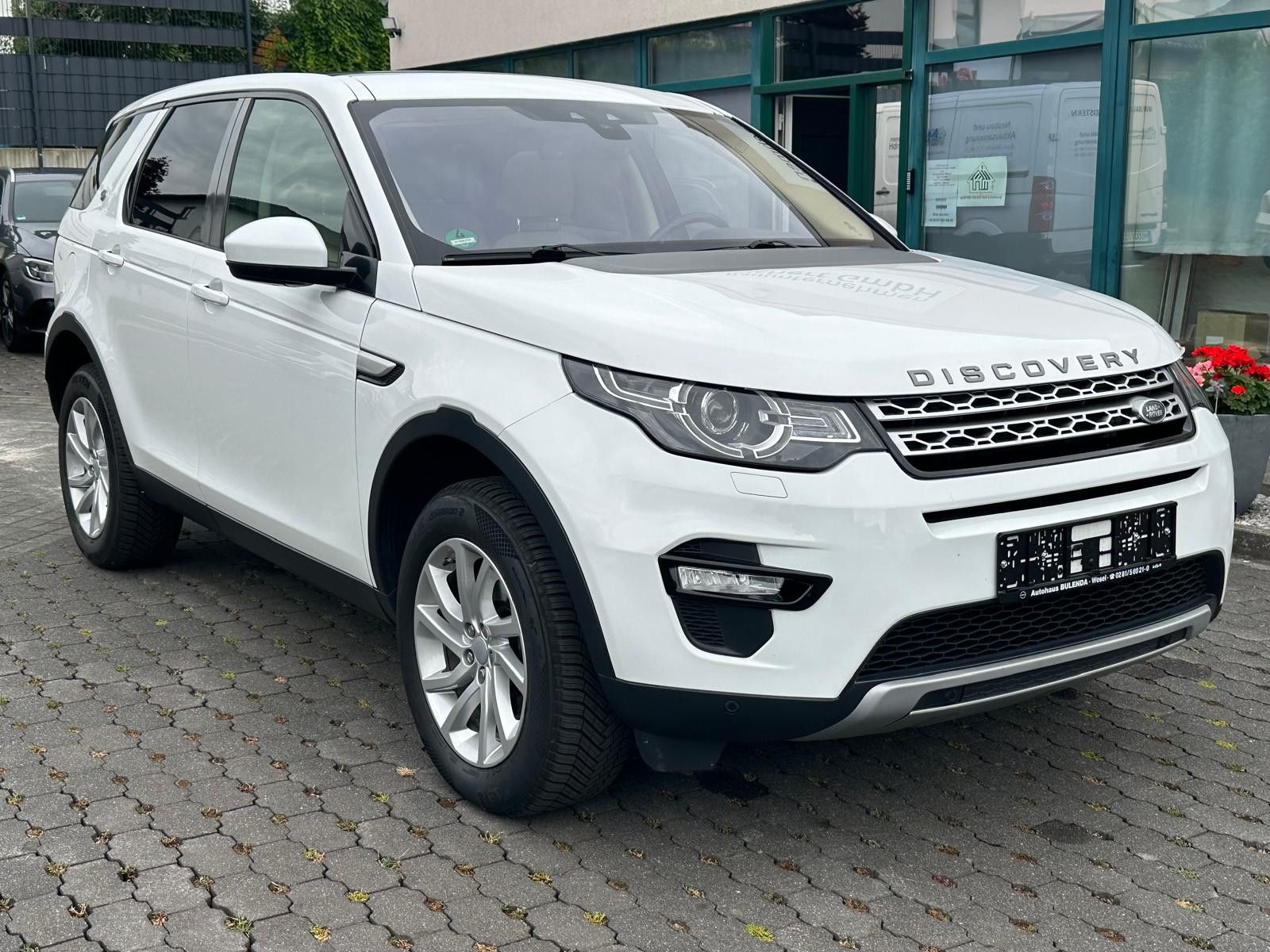 Fahrzeugabbildung Land Rover Discovery Sport SE AWD LED+PANO+KAM+NAVI+TEMPO+