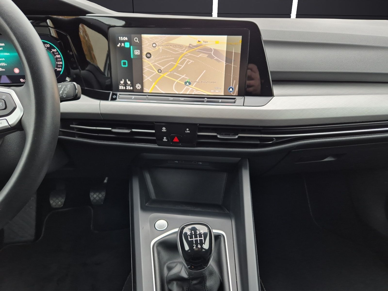 Fahrzeugabbildung Volkswagen Golf VIII Variant Life TSI NAVI CLIMA ACC SH