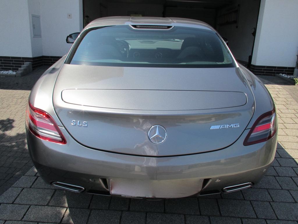 Mercedes-Benz SLS AMG