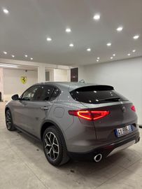 Alfa-Romeo Stelvio - 8