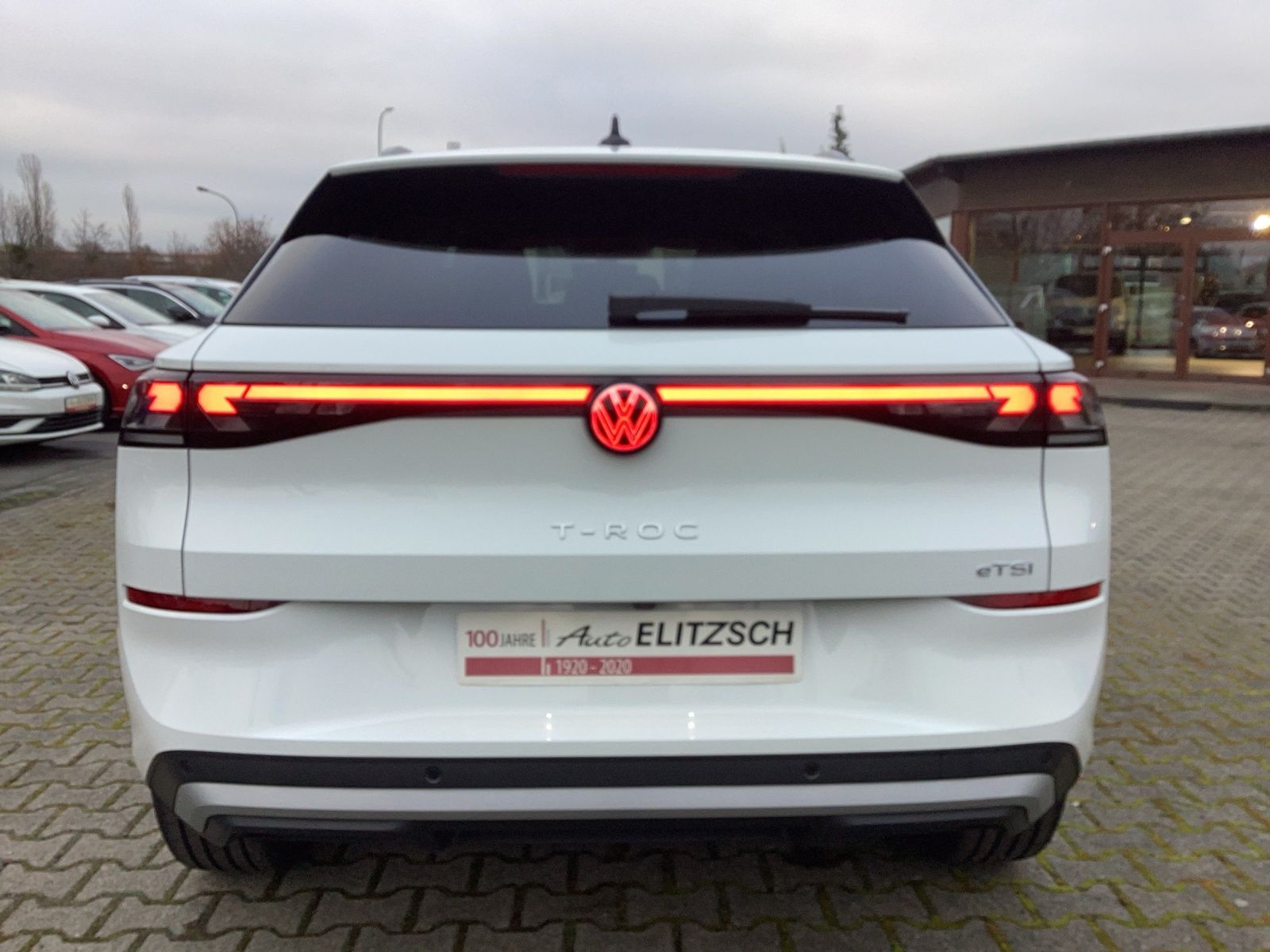 Fahrzeugabbildung Volkswagen T-Roc Life eTSI DSG LED+ ACC SH RearView Ambient