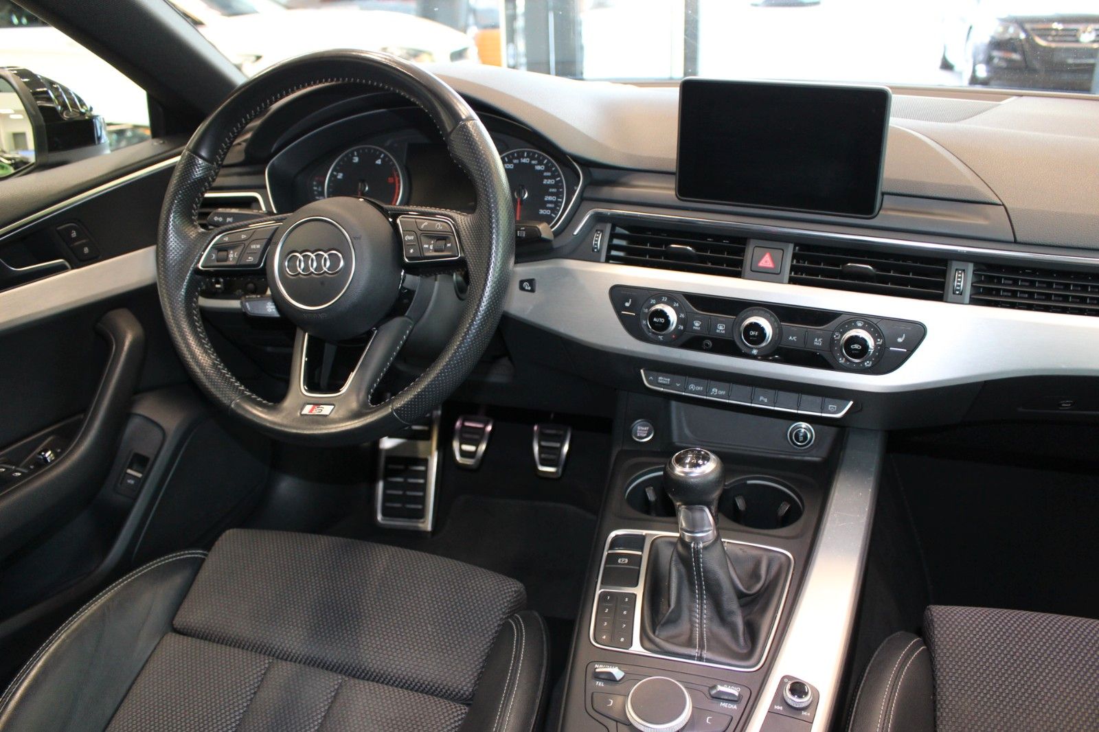 Fahrzeugabbildung Audi A5 2.0 TDI S Line Sportpaket 1.Hand+Keyless-Go