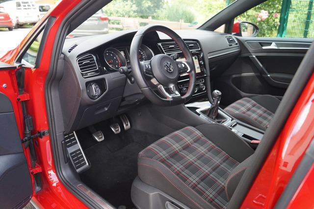 Volkswagen Golf VII GTI Performance ACC-LED-Carplay-Sitzh.