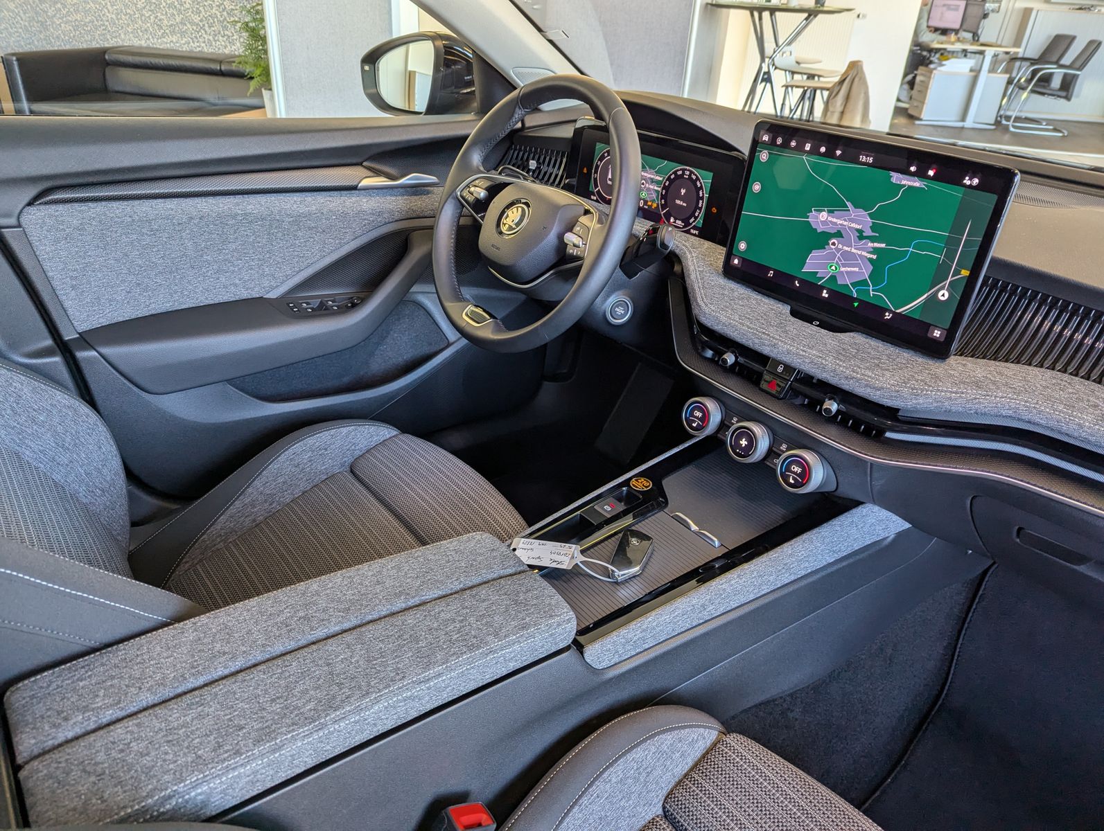 Fahrzeugabbildung SKODA Superb 2.0TDI DSG 4x4 Pano Matrix ACC AHK 5J Gar