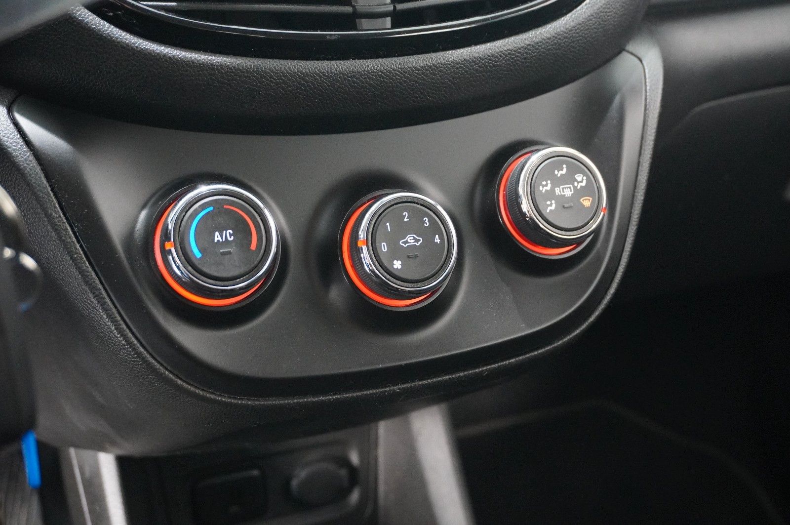 Fahrzeugabbildung Opel Karl 1.0 EDITION NAVI/USB/KLIMA/TEMP./DAB+