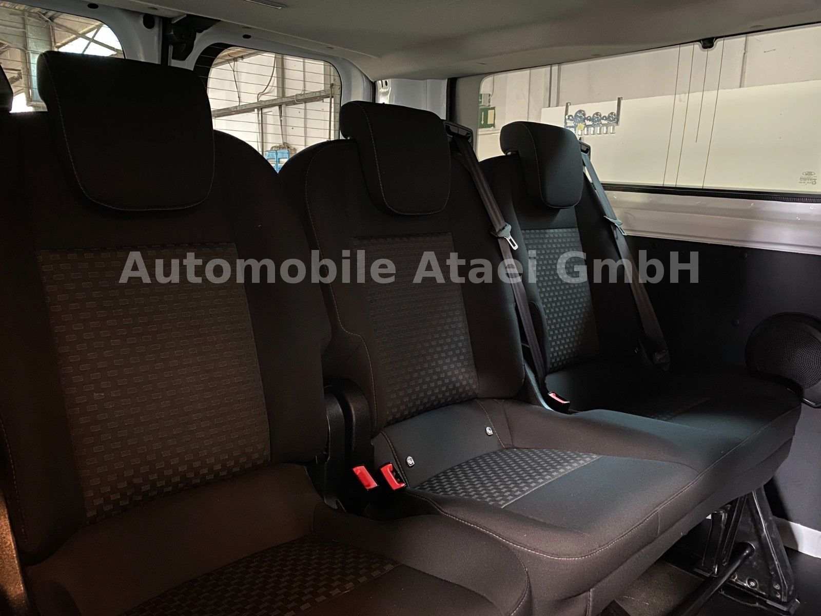 Fahrzeugabbildung Ford Transit Custom L2H1 *9-Sitzer* TEMPOMAT (1167)
