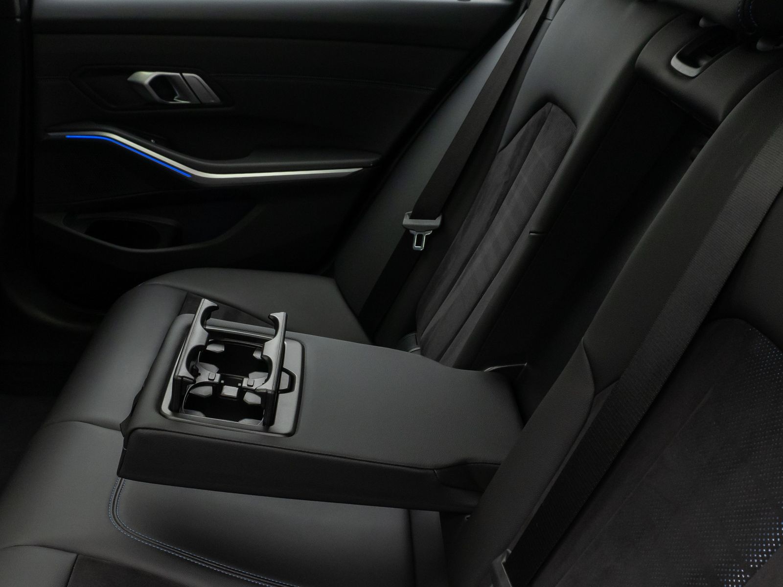 Fahrzeugabbildung BMW 320d M Sport Kamera DAB HiFi Komfort Alarm 19Zol