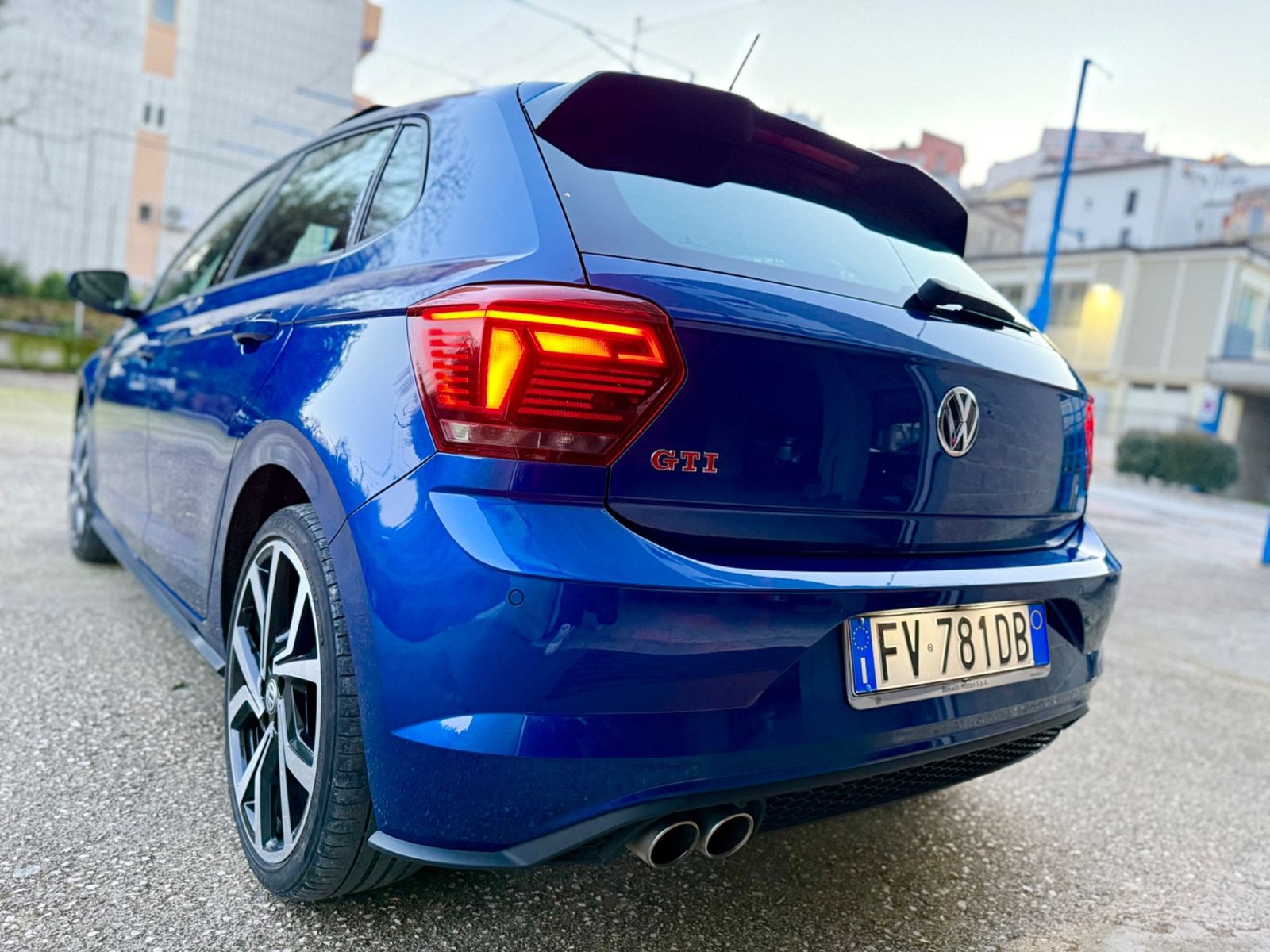 Volkswagen Polo 2.0 TSI DSG GTI BlueMotion Techn imagem 3