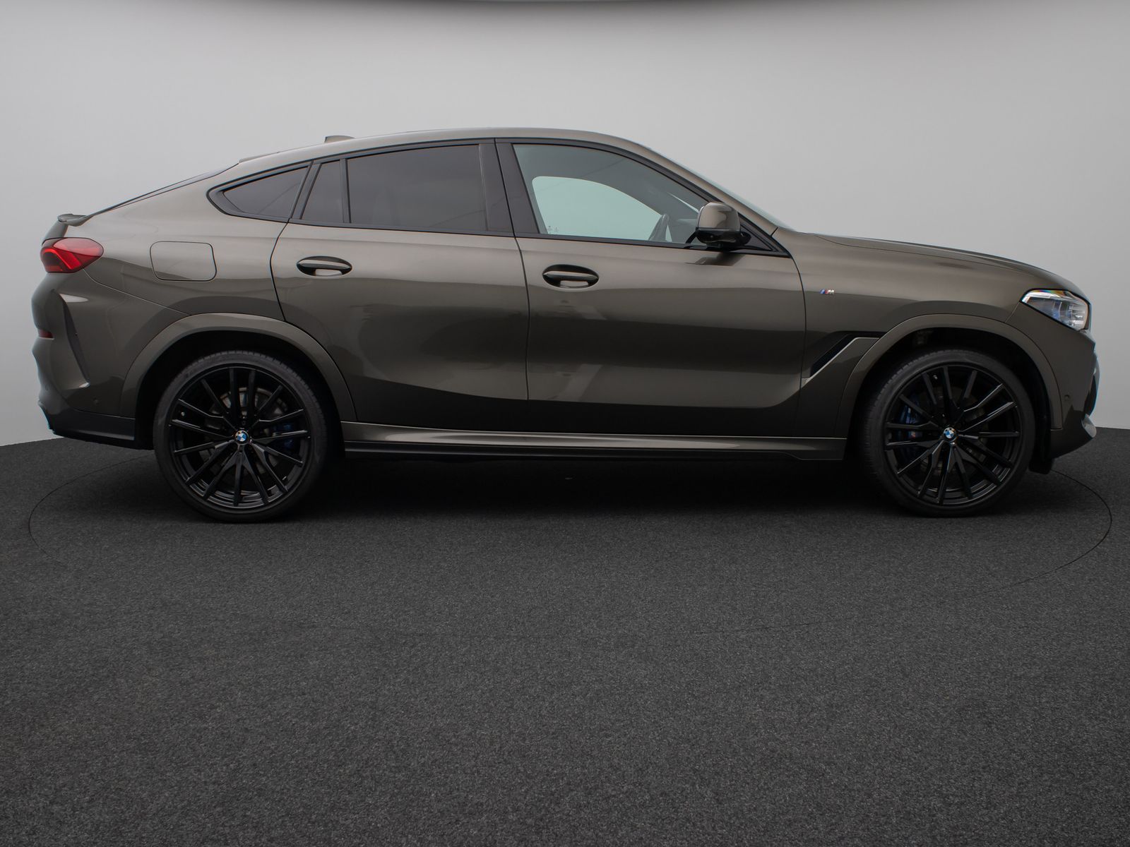 Fahrzeugabbildung BMW X6 M50i Panorama Laser 360° DAB H/K HUD 22Zoll