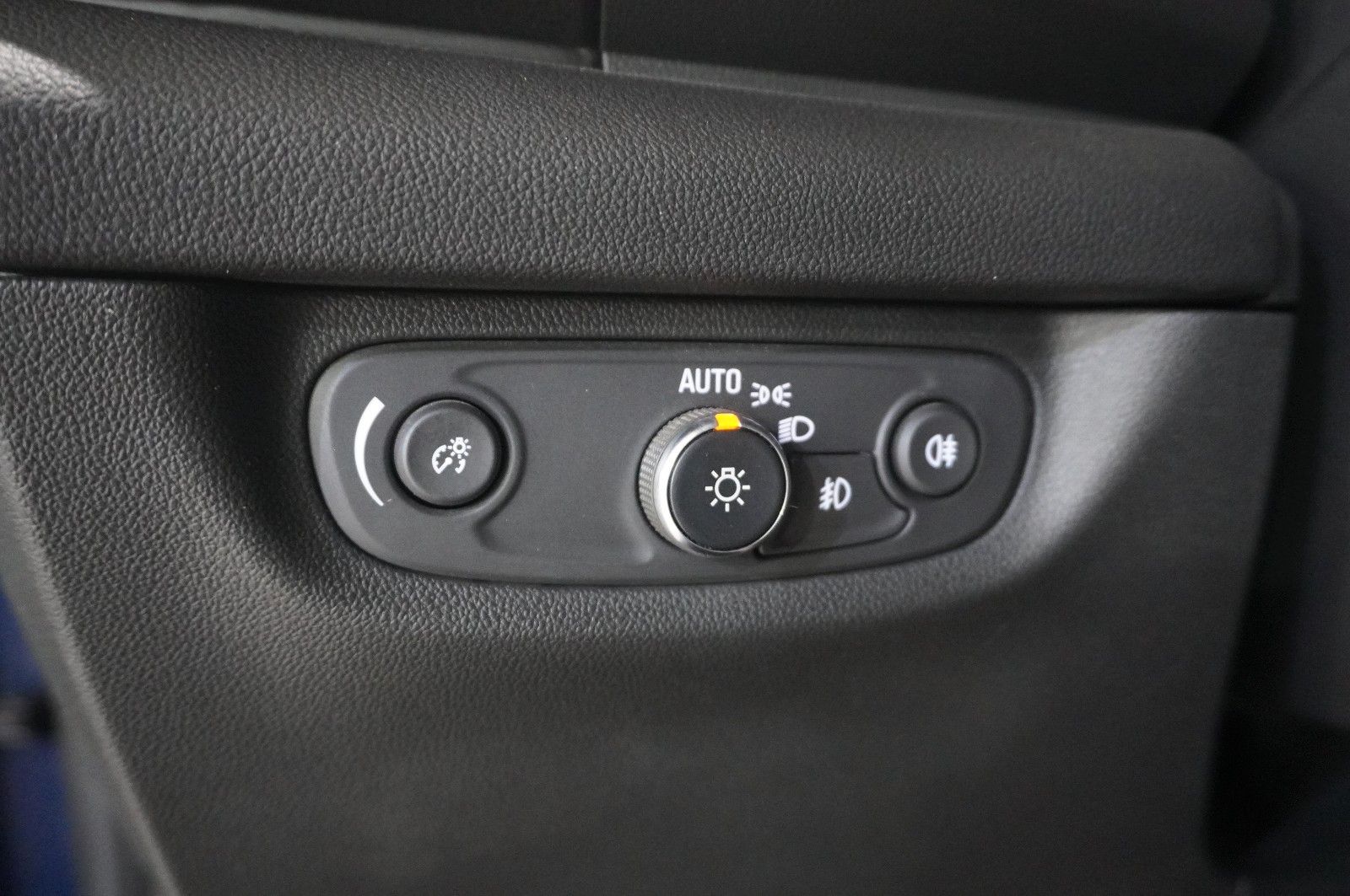 Fahrzeugabbildung Opel Insignia B ST 2.0D ELEGANCE NAVI/LED/VIRTU./AHK
