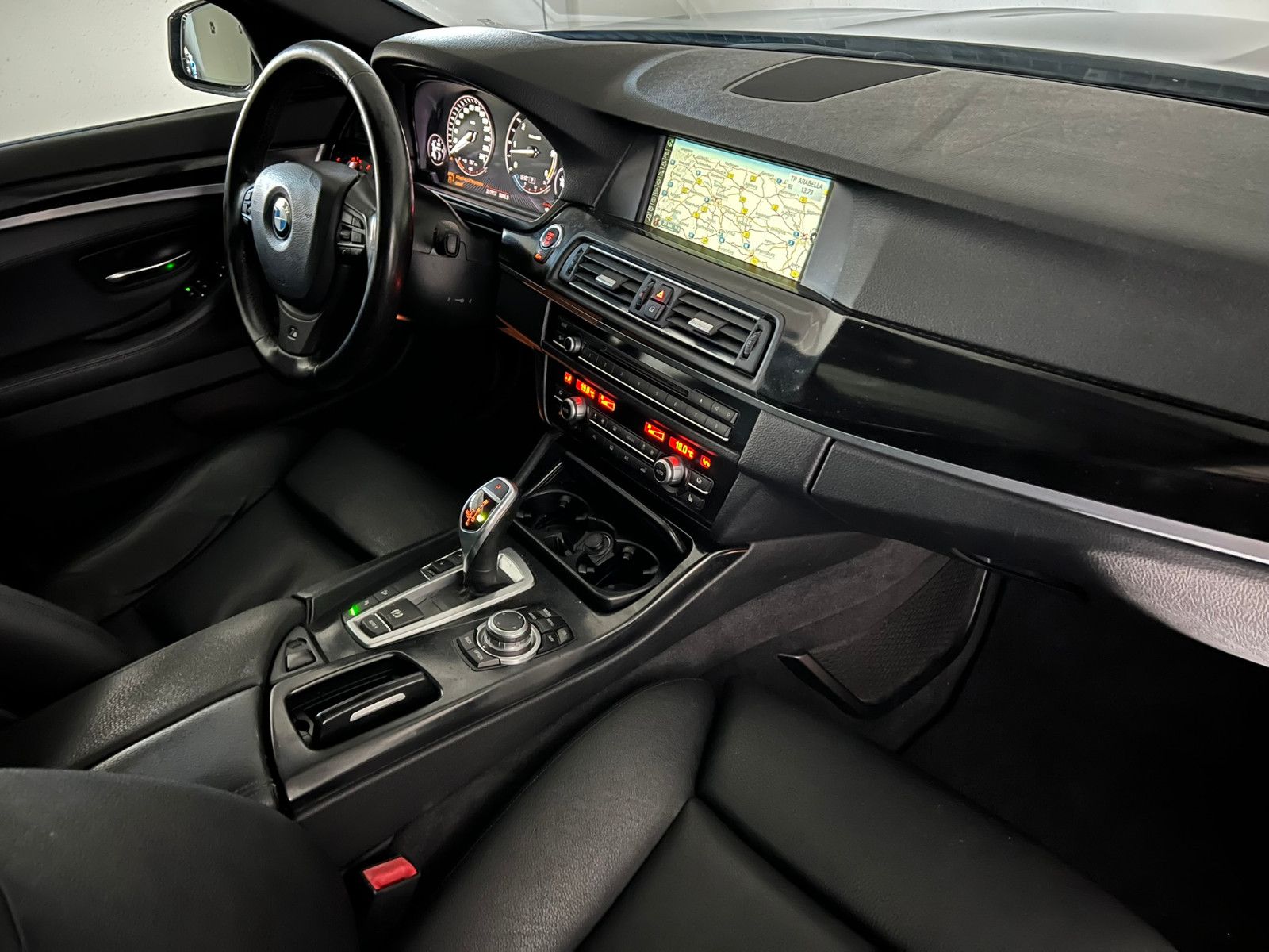 Fahrzeugabbildung BMW 530 d xDrive Lim. M SPORT/HuD/NAVI PROF/eGSD