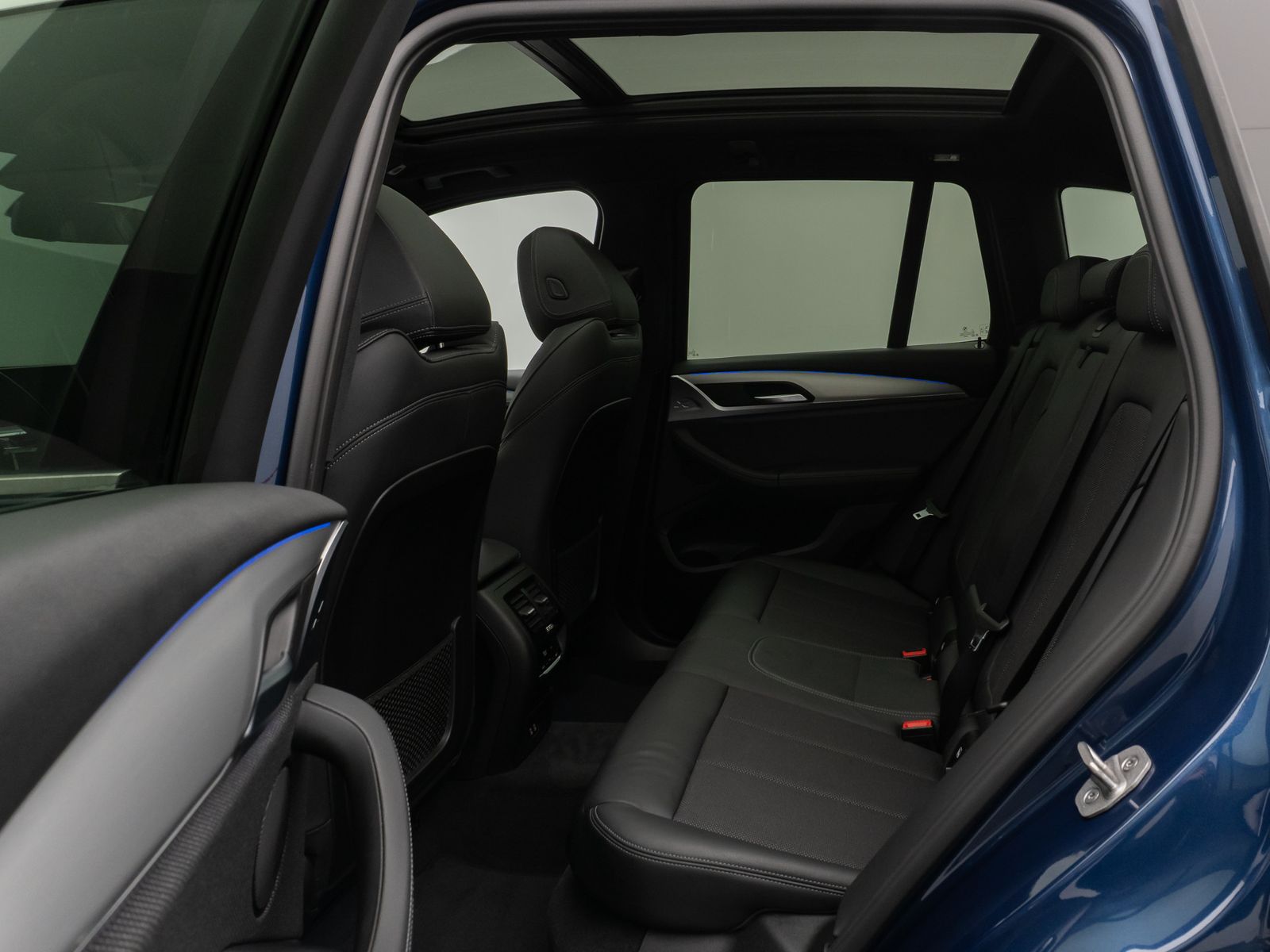 Fahrzeugabbildung BMW X3 xD20d xLine Kamera Panorama DAB HUD HiFi AHK