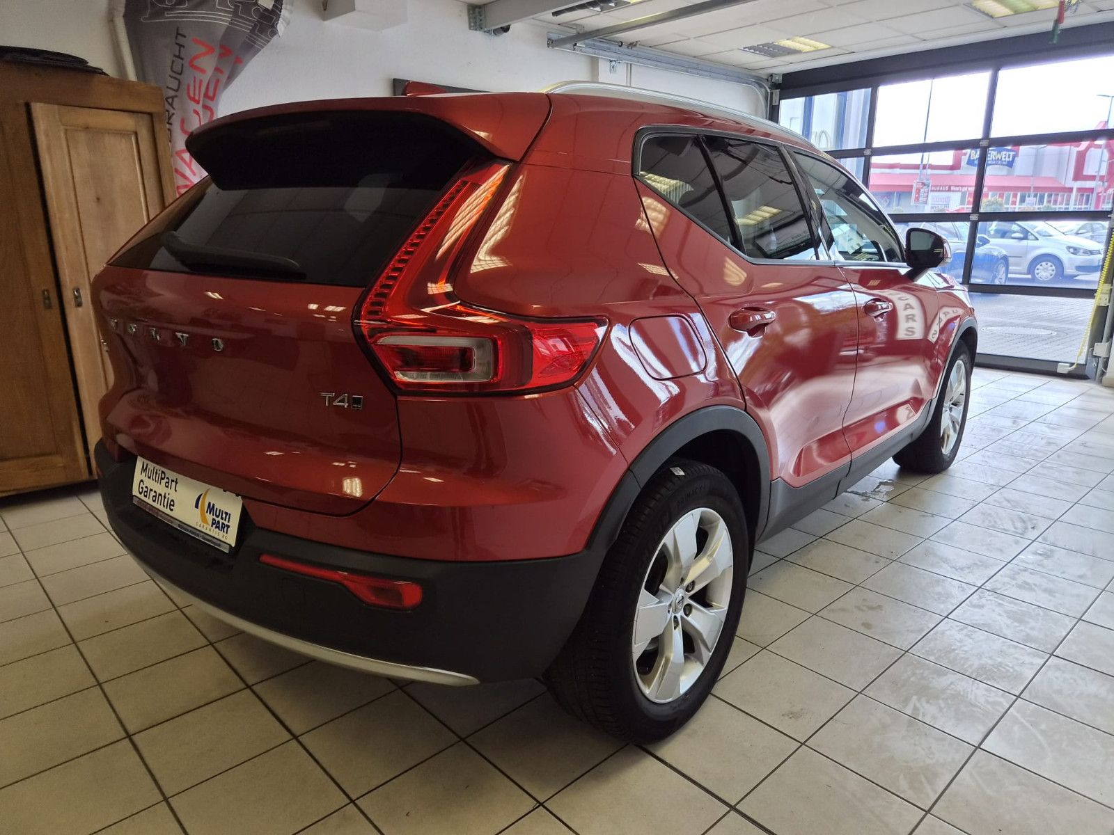 Fahrzeugabbildung Volvo XC 40Momentum AWD / H&K Sound / 1. Hand / S-HEFT