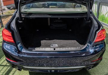 Fahrzeugabbildung BMW 530 e Luxury Line |LEDER|PDC|LED|NAVI|SHZ