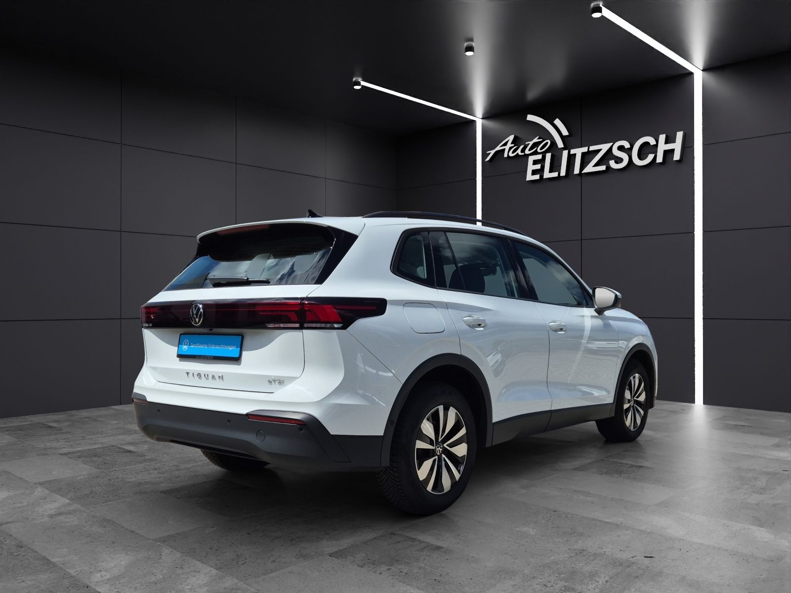 Fahrzeugabbildung Volkswagen Tiguan eTSI Life DSG LED AHK Navi AID ACC RFK SH