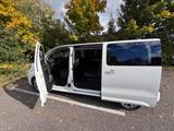 Peugeot Traveller BlueHDi 180 S&S EAT8 Business VIP ... - weiße Peugeot Traveller