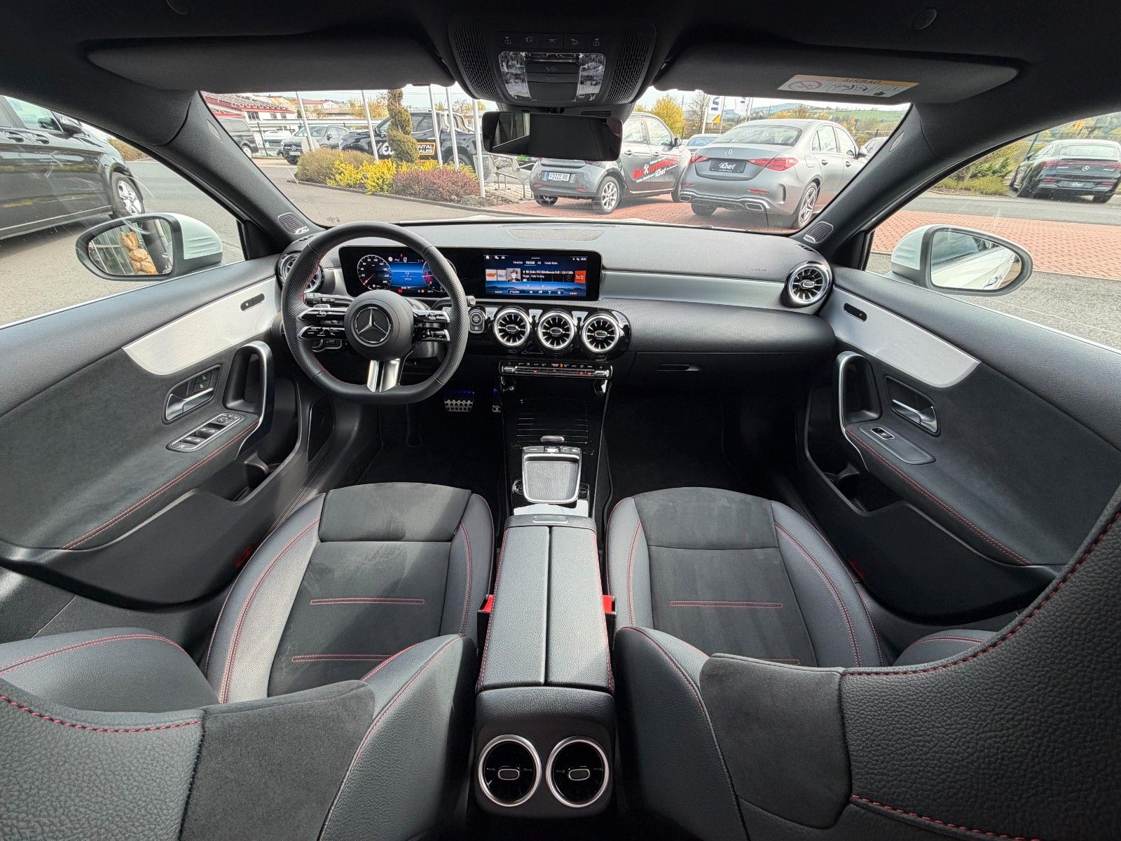 Fahrzeugabbildung Mercedes-Benz A 220 d AMG BURM+AHK+360°+MBEAM+TOTW+DISTR