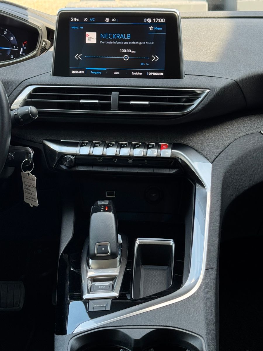 Fahrzeugabbildung Peugeot 3008 PureTech 180 Allure Tempomat PDC CarPlay