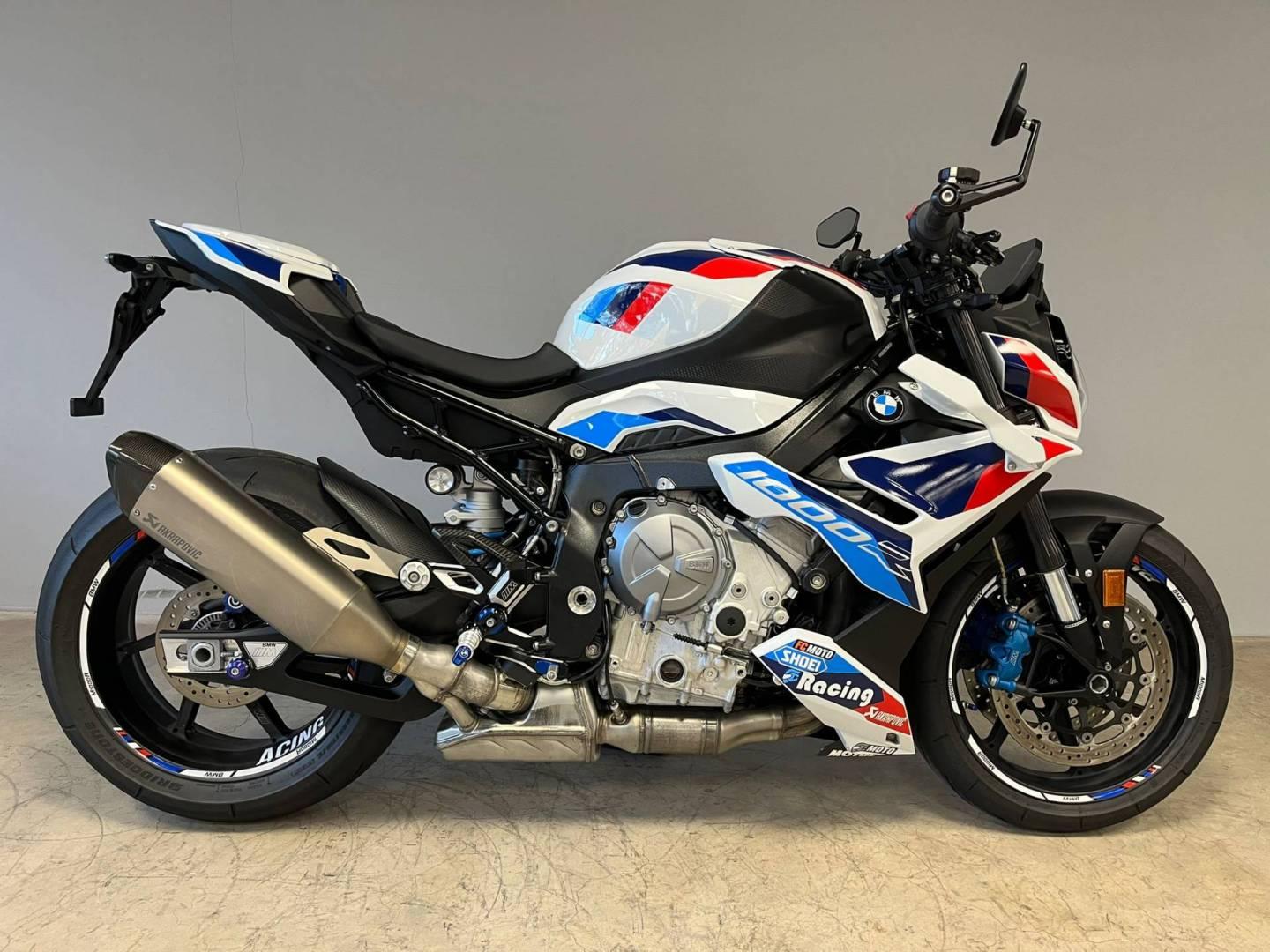 BMW M 1000 R + HP Fußrasten + Felgendekor
