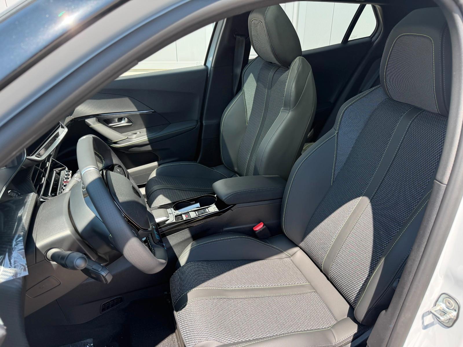 Peugeot 2008 Hybrid 145 GT