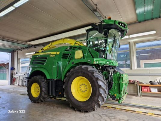 John Deere 8500