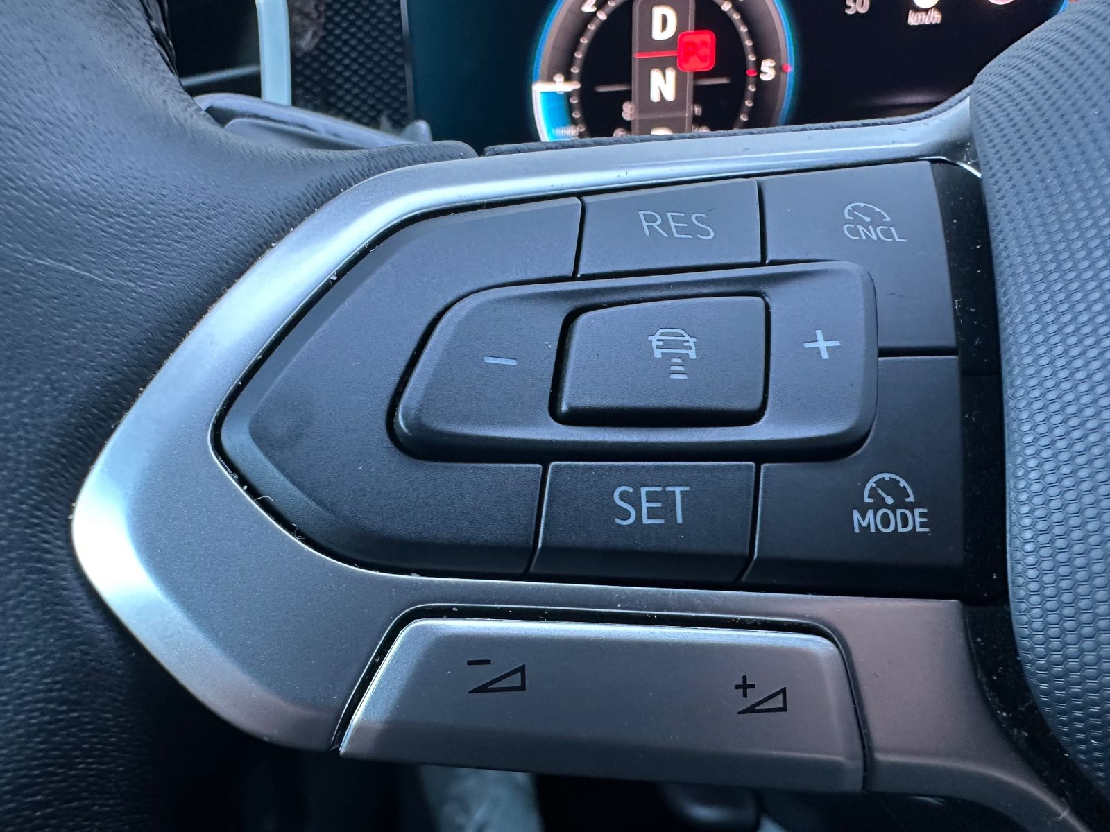 Fahrzeugabbildung Volkswagen Passat Variant 2.0 TDI DSG Business NAV+LED+ACC